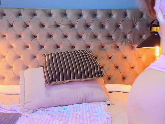 KylieSweett online show from August 4, 3:53 pm