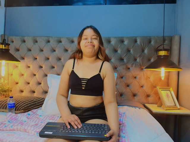 KylieSweett online show from August 10, 12:28 pm