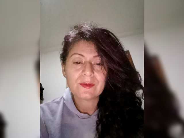 LINALUNERA1 online show from May 7, 3:51 am