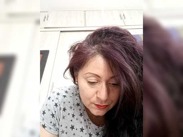 LINALUNERA1 online show from May 7, 8:21 pm