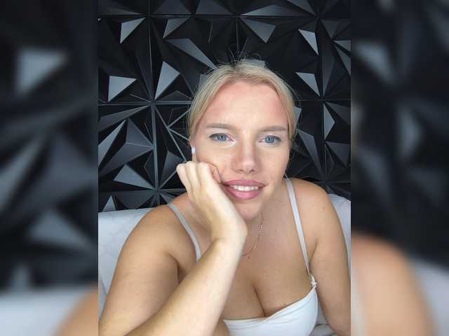 LYLAtop online show from September 4, 5:06 pm
