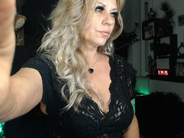 LadyVelvet online show from August 7, 1:38 am