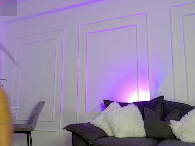 Ladycharm93 online show from August 12, 8:27 am