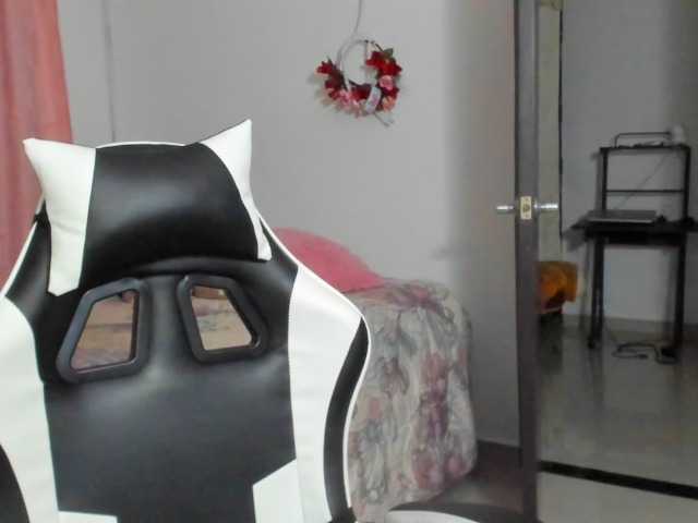 LaraCat1 online show from August 4, 11:35 pm