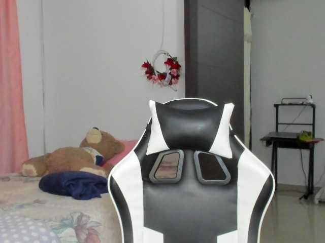LaraCat1 online show from August 7, 1:05 am