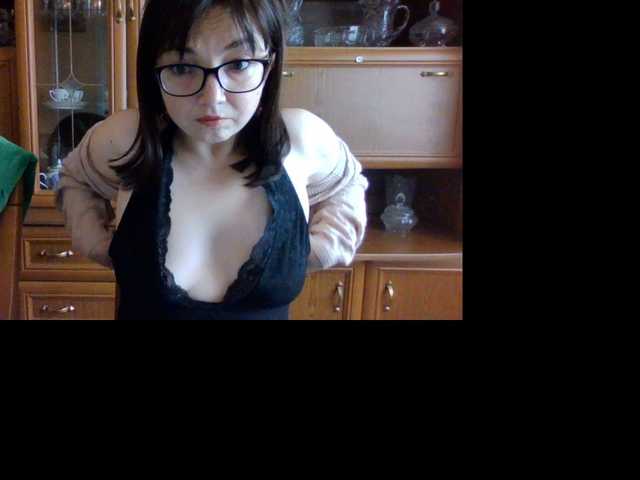 Larrisa3 online show from April 13, 7:22 am