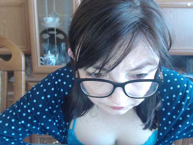 Larrisa3 online show from April 22, 7:33 am