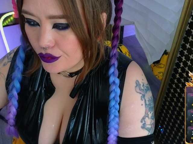 Laura-Wicked online show from July 25, 5:55 am