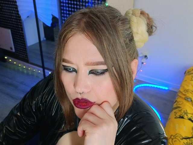 Laura-Wicked online show from August 5, 9:24 pm