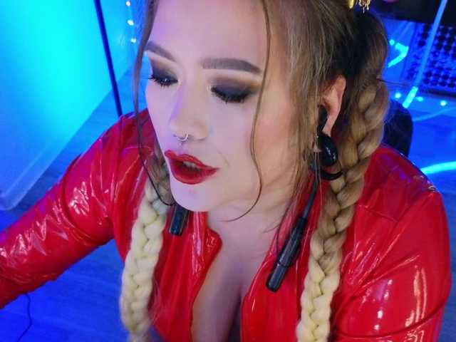 Laura-Wicked online show from August 11, 11:29 pm