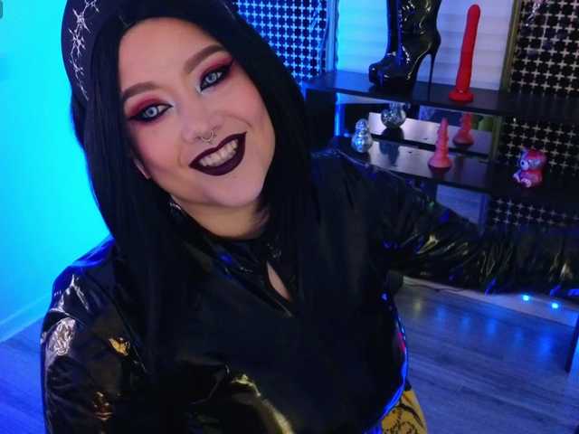Laura-Wicked online show from August 12, 9:17 pm