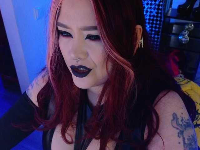 Laura-Wicked online show from August 13, 9:40 pm