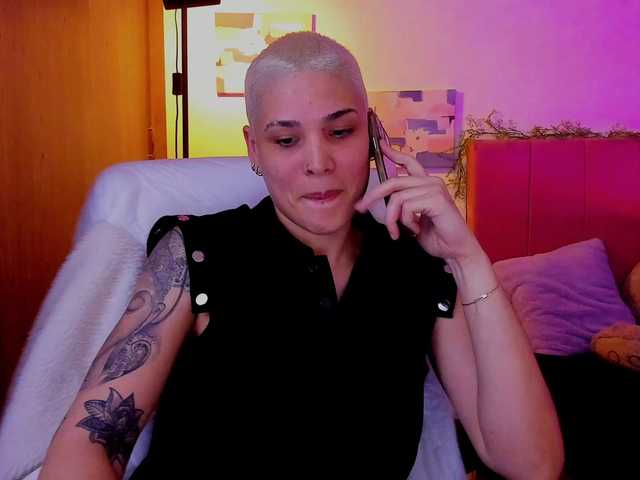 LauraR online show from April 9, 1:02 am