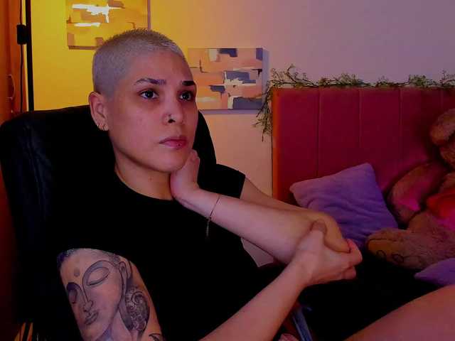 LauraR online show from April 10, 4:17 am