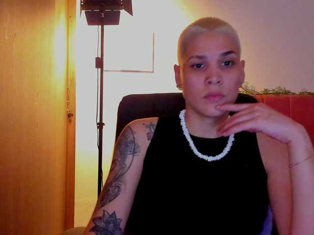 LauraR online show from April 15, 3:57 am