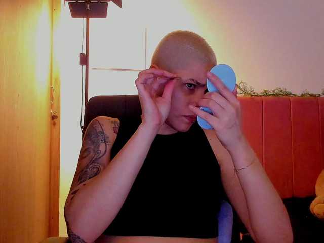 LauraR online show from April 15, 6:09 am