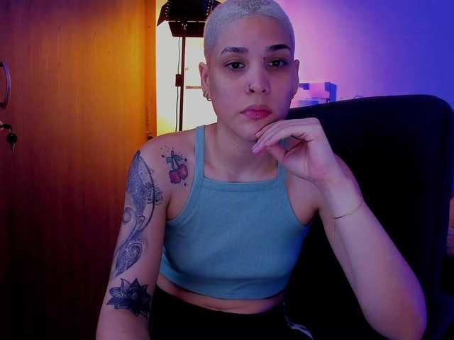 LauraR online show from April 17, 5:03 am