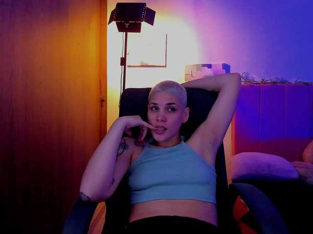 LauraR online show from April 17, 6:09 am