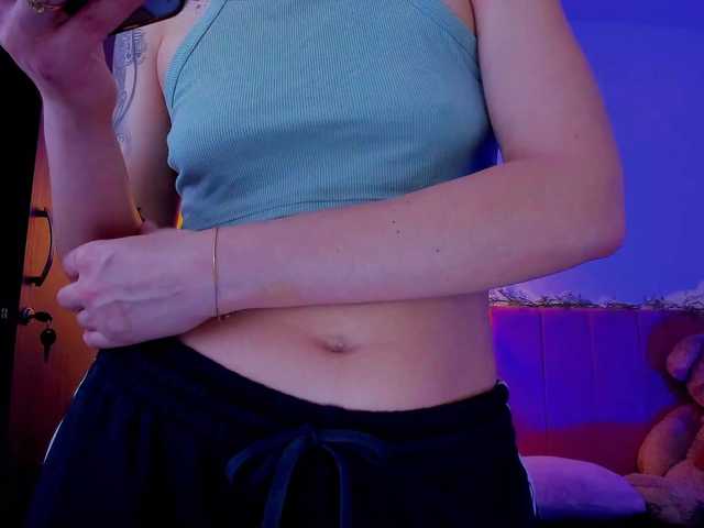 LauraR online show from April 17, 7:15 am