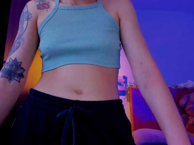 LauraR online show from April 17, 8:21 am