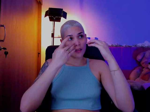 LauraR online show from April 17, 9:27 am