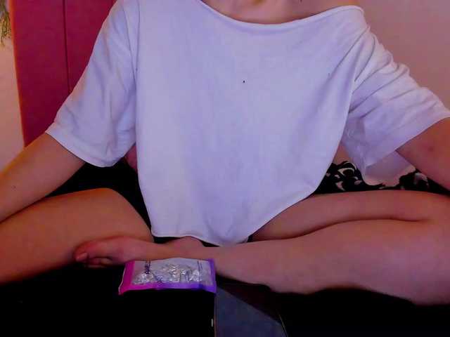 LauraR online show from April 20, 8:14 pm