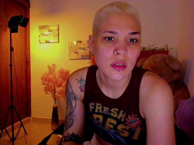 LauraR online show from April 21, 7:14 am