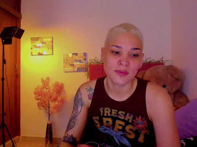 LauraR online show from April 21, 7:50 pm