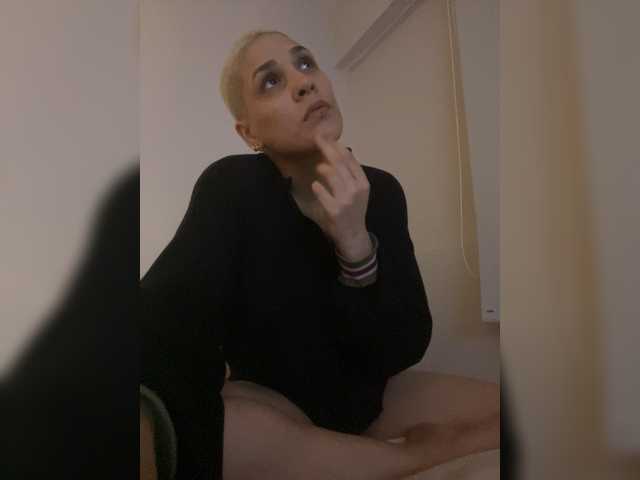 LauraR online show from April 26, 7:26 am