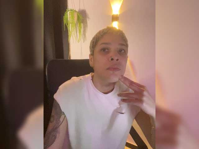 LauraR online show from July 25, 9:52 pm