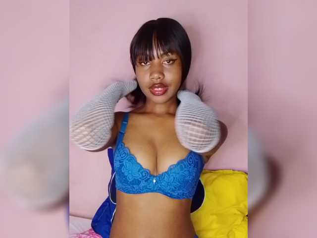 Laurapink online show from August 6, 6:40 pm