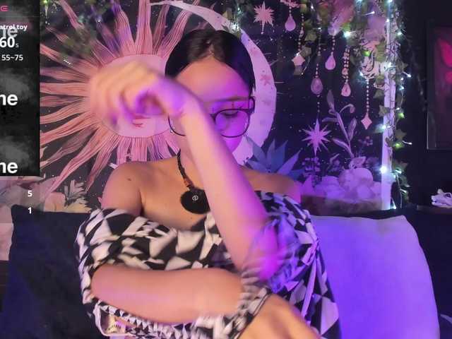 LaxiViolet online show from August 1, 10:27 pm