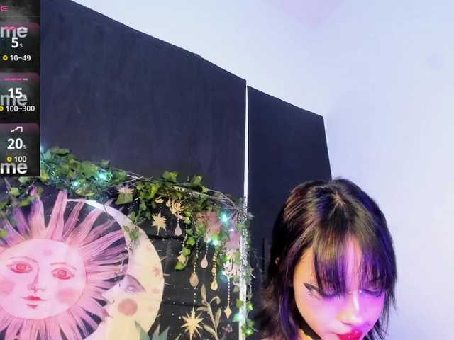 LaxiViolet online show from August 12, 9:28 pm