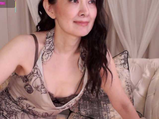 Laydee-E online show from August 2, 8:32 am