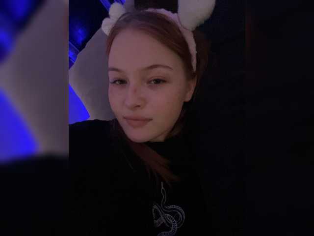 LazyLunaa online show from April 14, 10:01 am