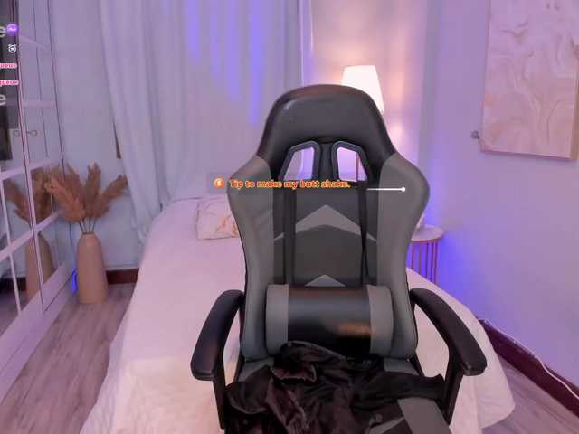 LeahJones online show from August 7, 9:42 am