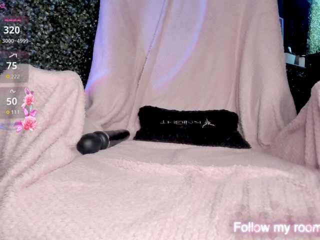 LeenyLipss online show from August 1, 3:23 am