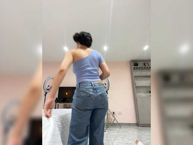 LeiaStone online show from August 13, 1:52 am