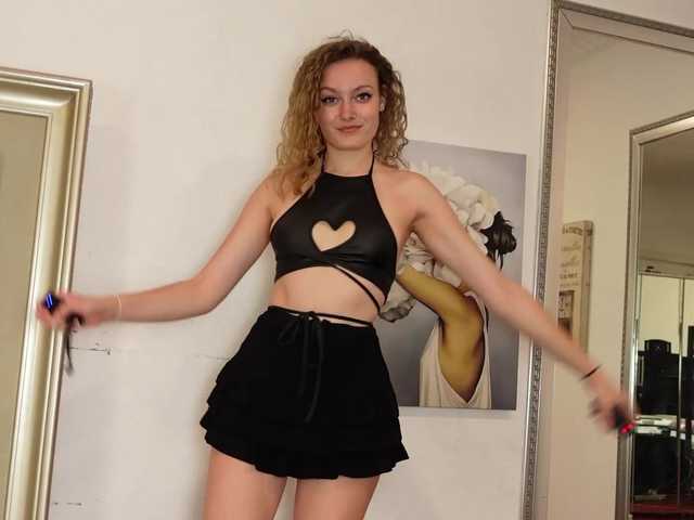LeilaBie online show from August 15, 6:56 pm