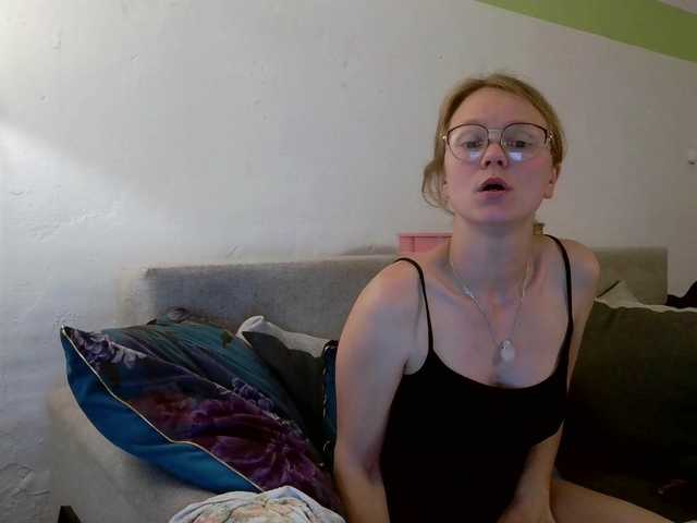 LeniFuchs online show from May 2, 9:52 pm