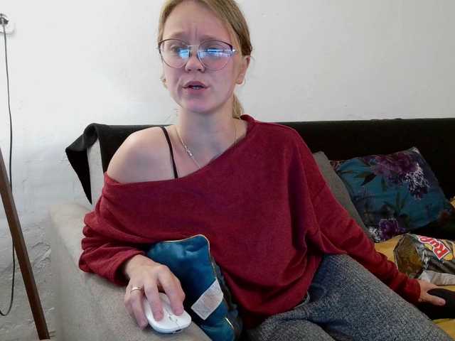 LeniFuchs online show from May 9, 8:44 pm