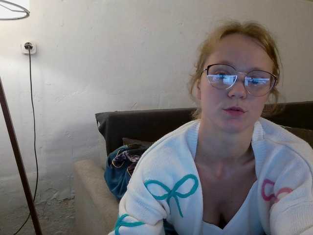 LeniFuchs online show from June 5, 8:14 pm