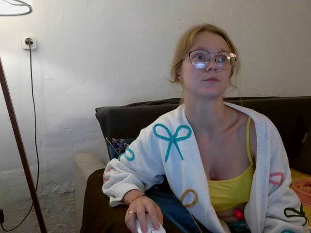 LeniFuchs online show from June 10, 9:32 pm