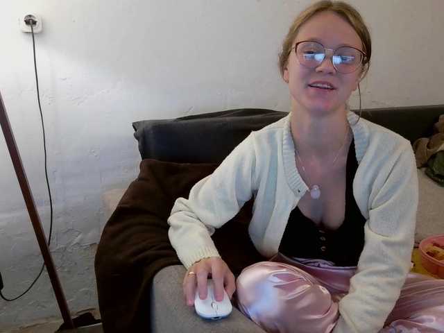 LeniFuchs online show from June 12, 9:22 pm