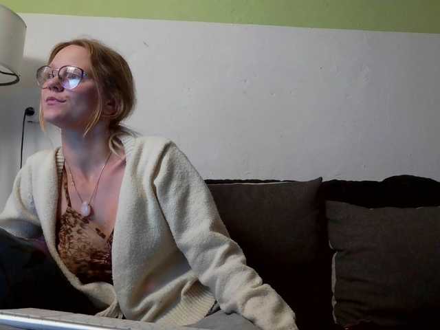 LeniFuchs online show from July 10, 8:14 pm