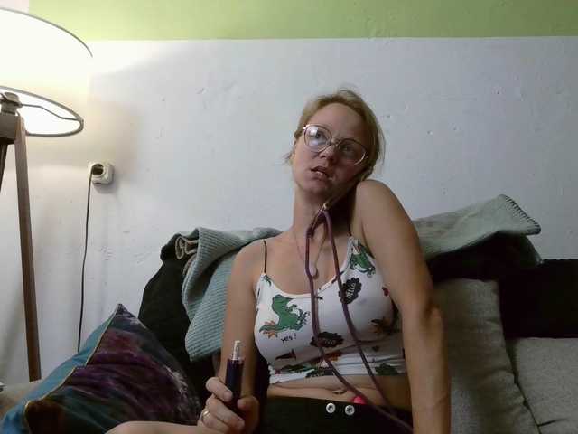 LeniFuchs online show from July 14, 8:31 pm