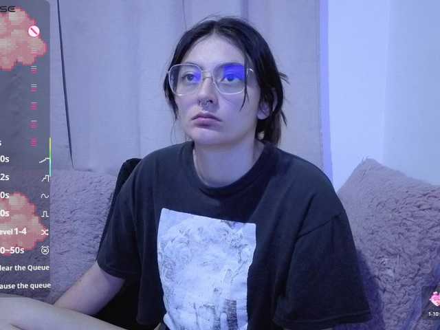 Lesliee22 online show from August 1, 9:48 am