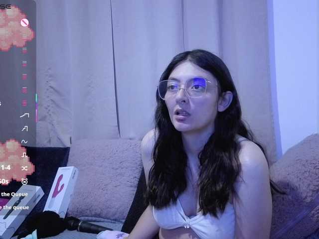 Lesliee22 online show from August 3, 3:24 am