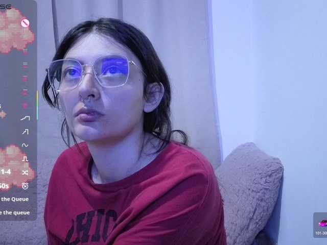Lesliee22 online show from August 12, 3:53 am