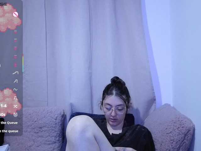 Lesliee22 online show from August 13, 4:48 am